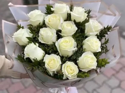 Wintery white with 14 white Roses - Theflowers Pakistan