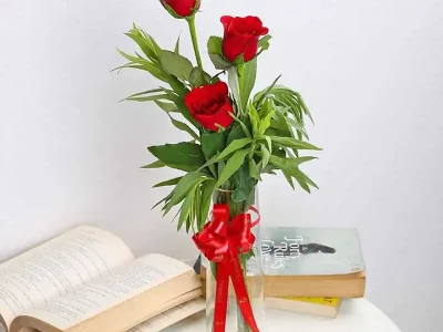 Red roses in glass vase - TheFlowers.PK